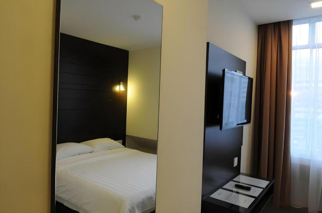 Cathay Hotel Kota Kinabalu Exterior foto